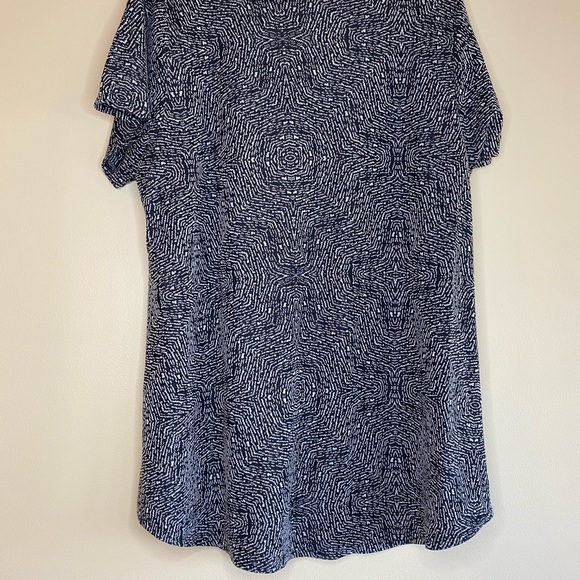 Lularoe Tee - XL - Black and White Print - Picture 2 of 4